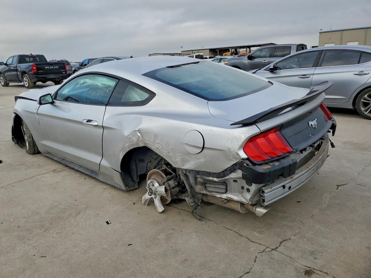 Ford Mustang Image 3