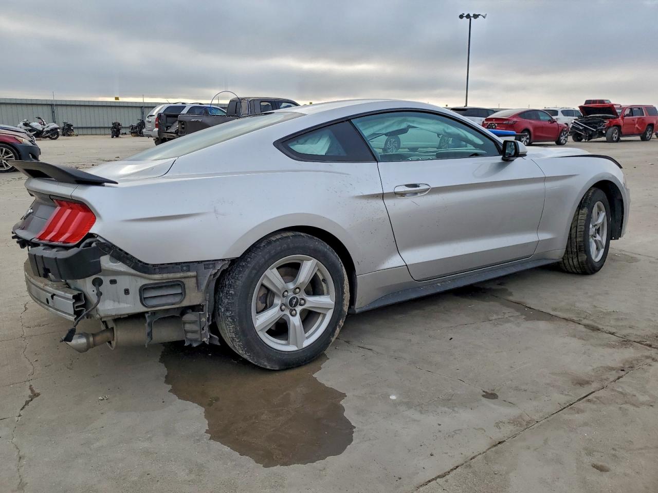 Ford Mustang Image 6