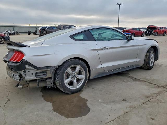 Ford Mustang Image 6