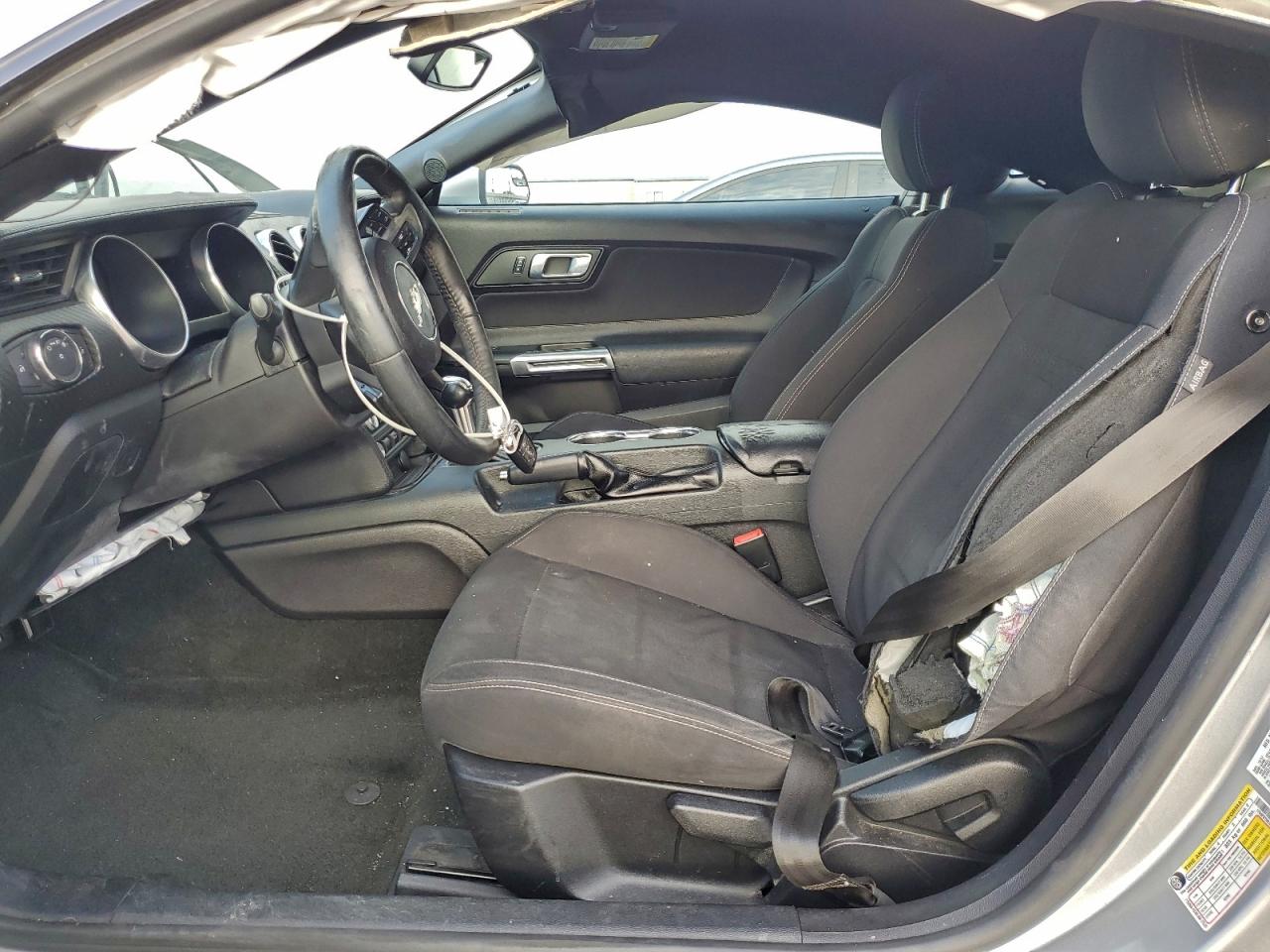 Ford Mustang Image 12