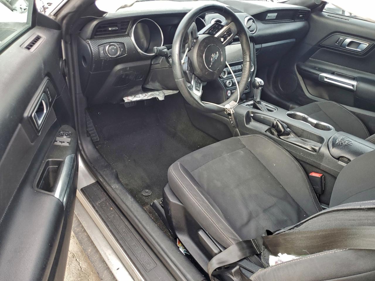 Ford Mustang Image 11