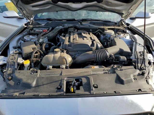 Ford Mustang Image 9