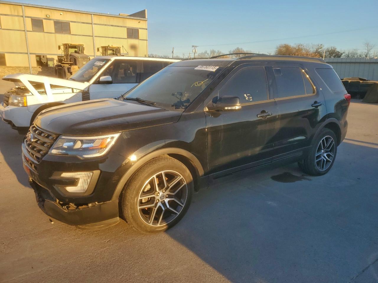 Ford Explorer Sport Image 1