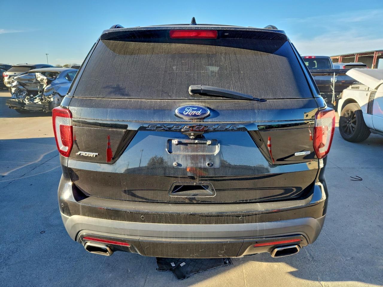 Ford Explorer Sport Image 11