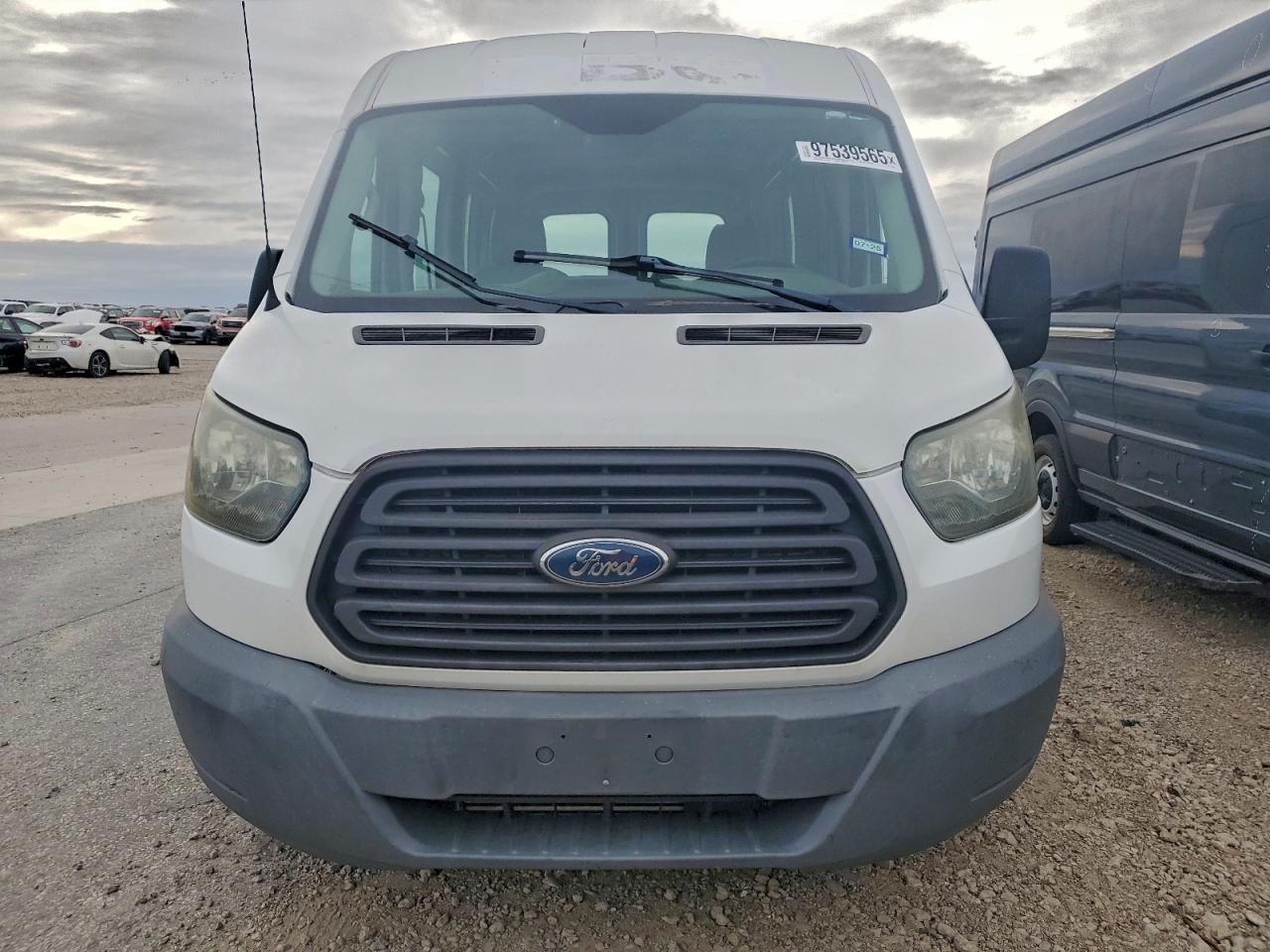 Ford Transit T-250 Image 6