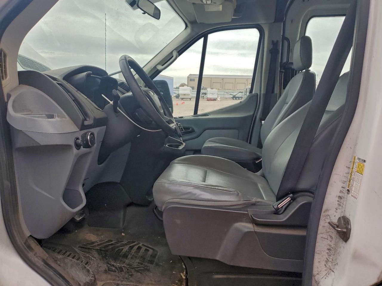 Ford Transit T-250 Image 10