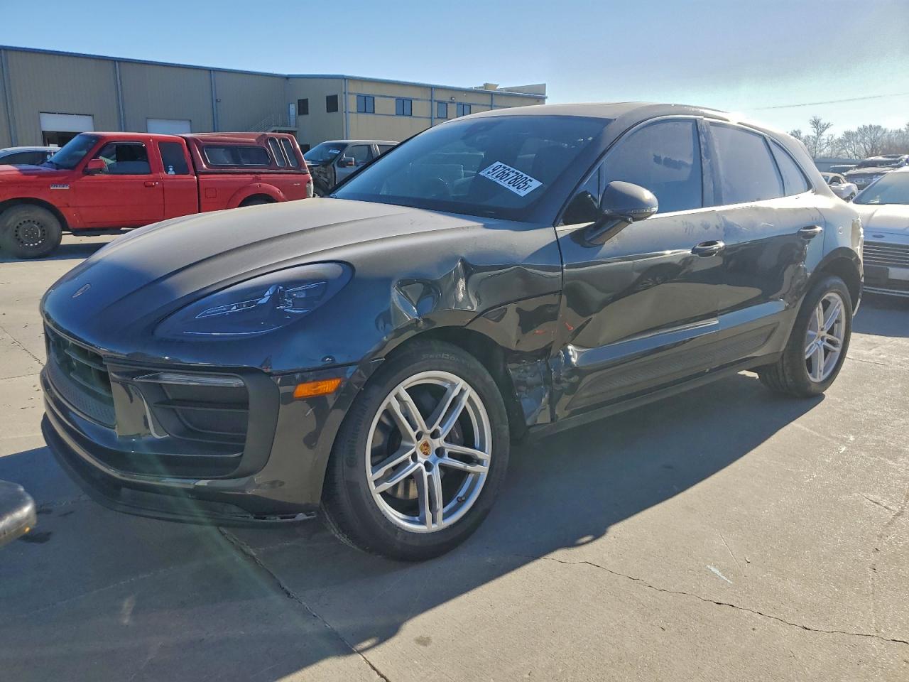 Porsche Macan Base Base Image 1