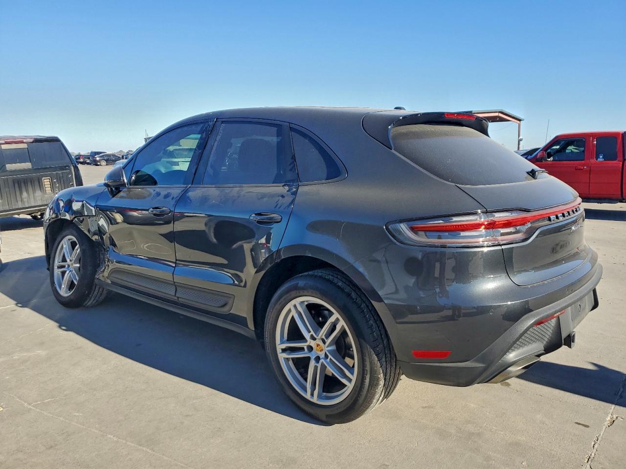 Porsche Macan Base Base Image 2