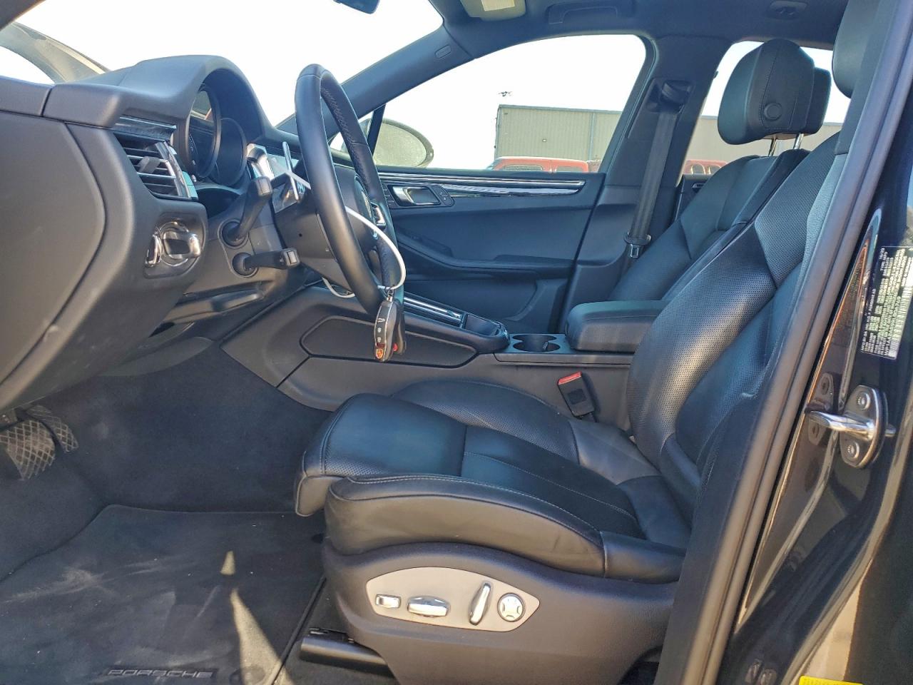 Porsche Macan Base Base Image 4