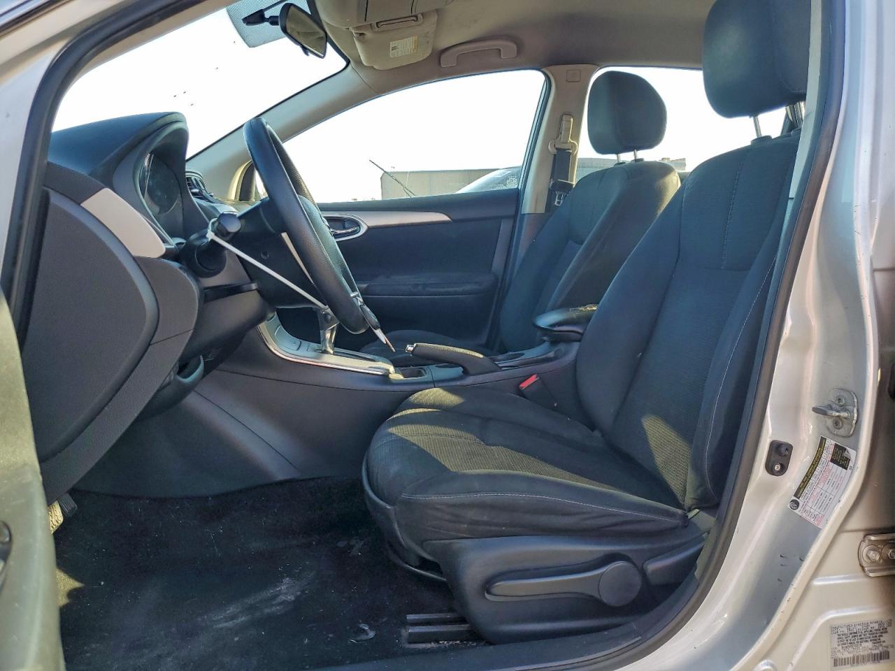 Nissan Sentra S Image 4