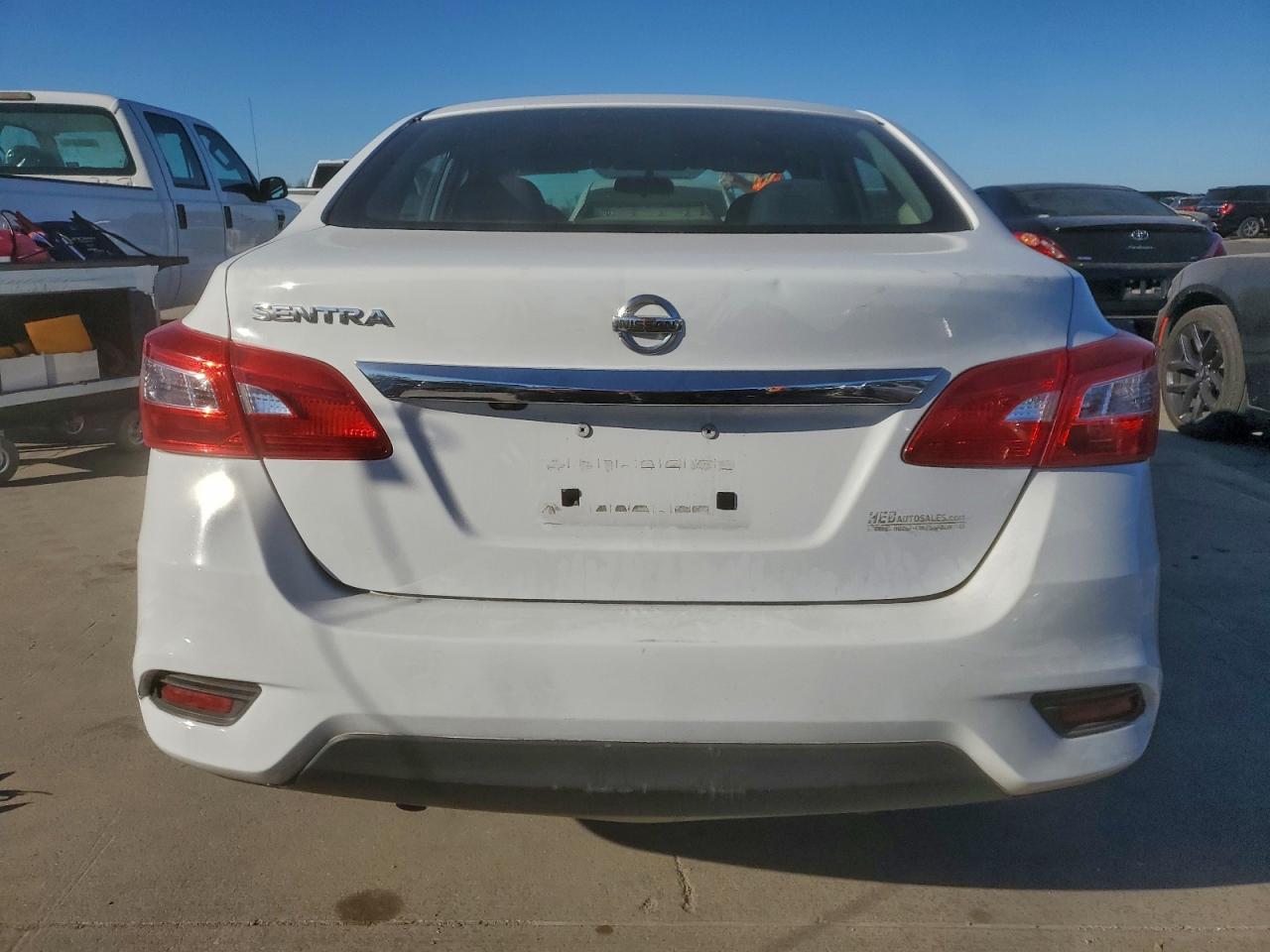 Nissan Sentra S Image 2