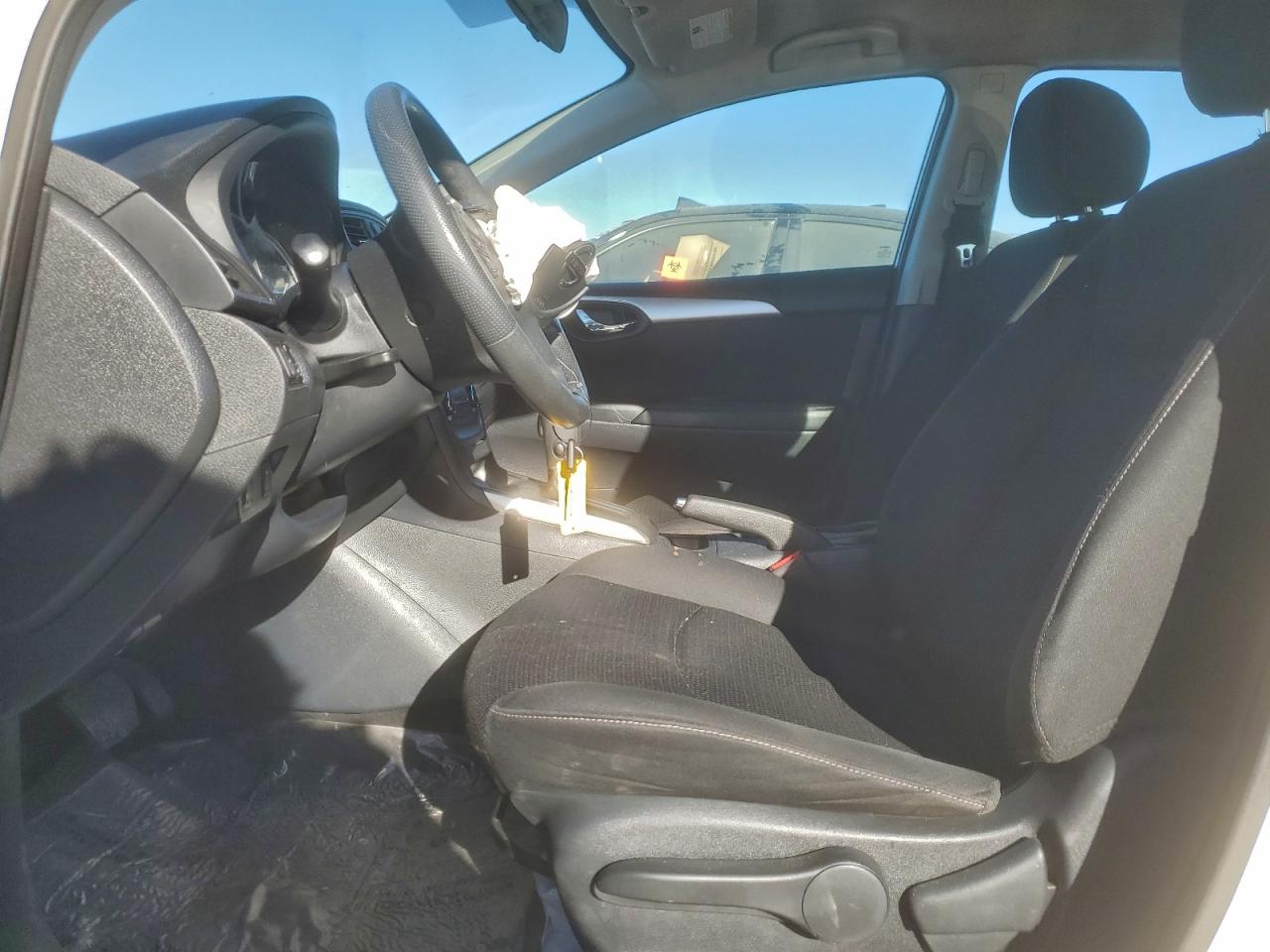 Nissan Sentra S Image 5