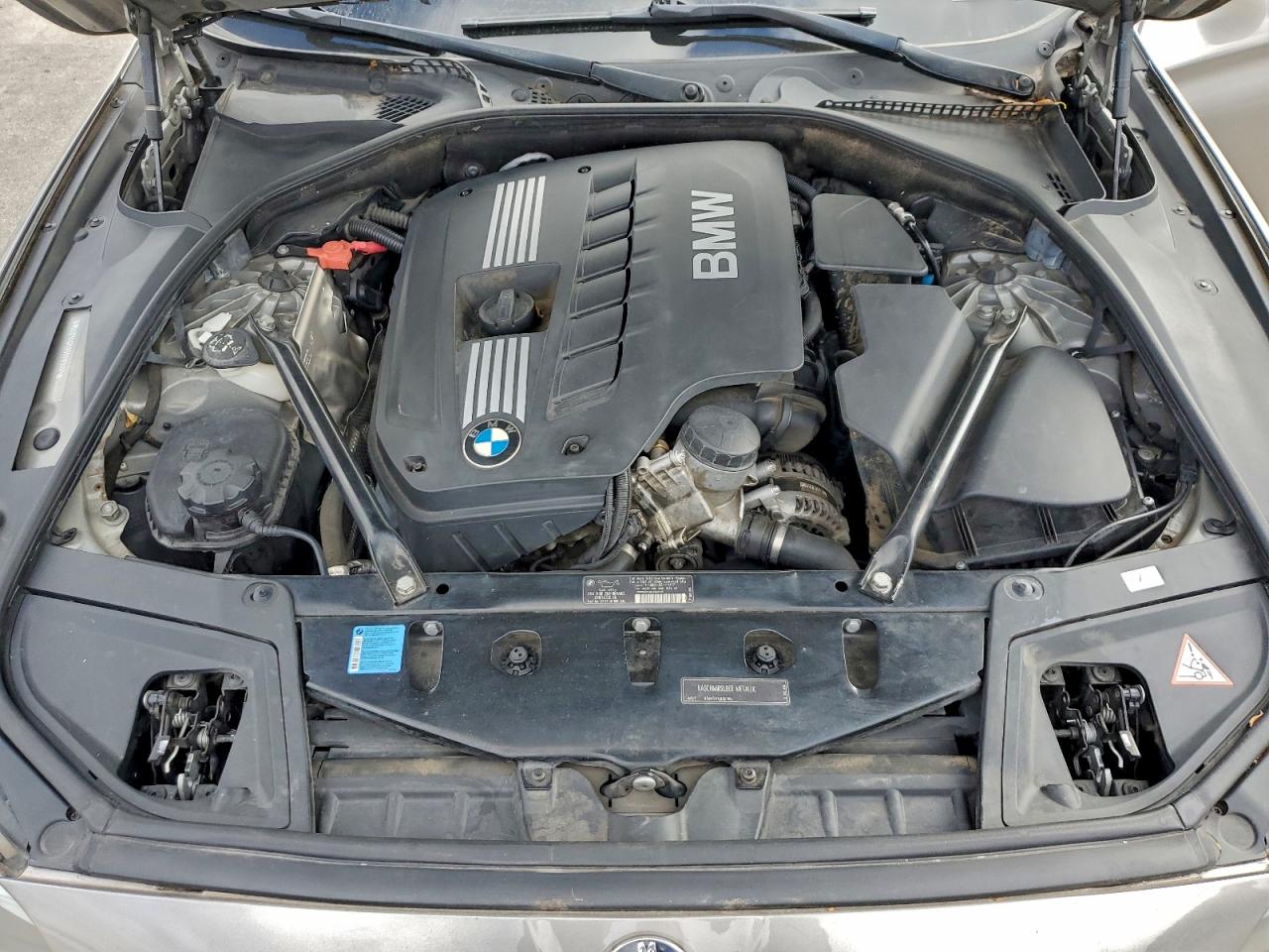 BMW 5 Series I Image 12