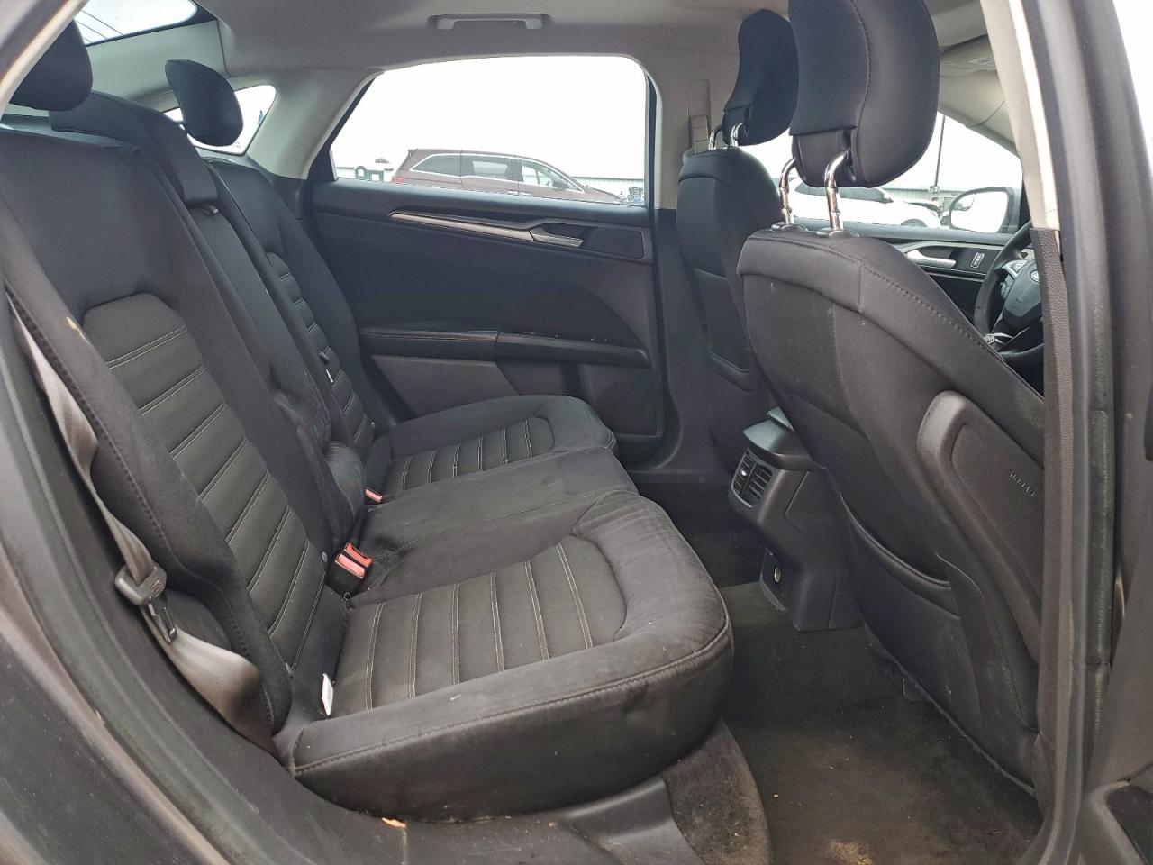 Ford Fusion Se Image 6