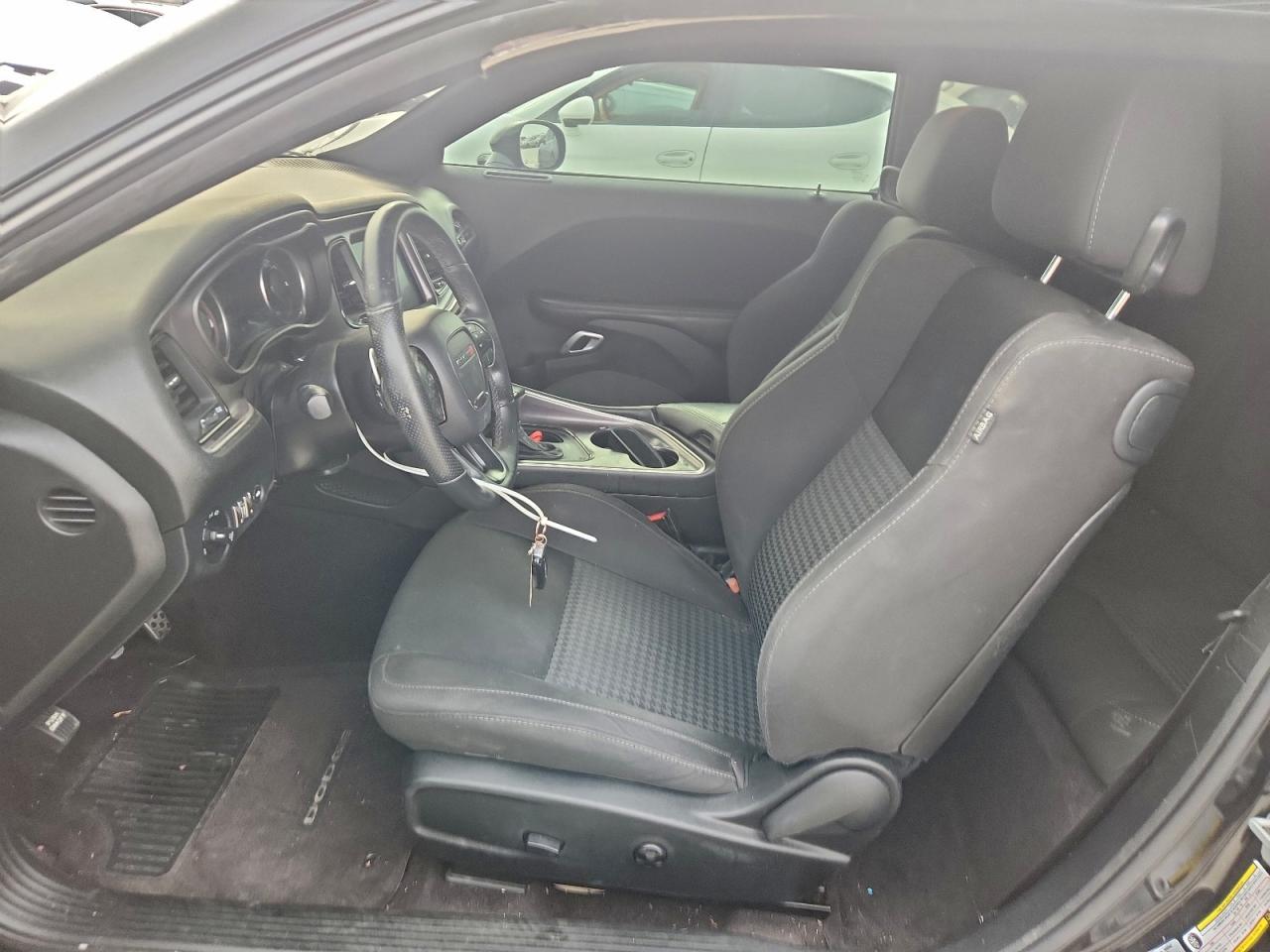 Dodge Challenger R/t Image 12