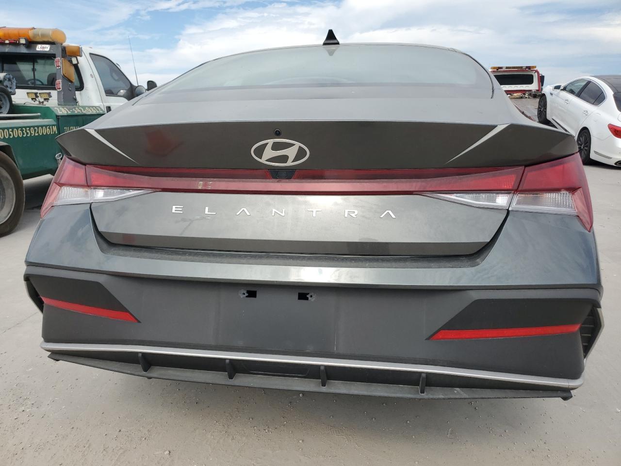 Hyundai ELANTRA Sel Image 7
