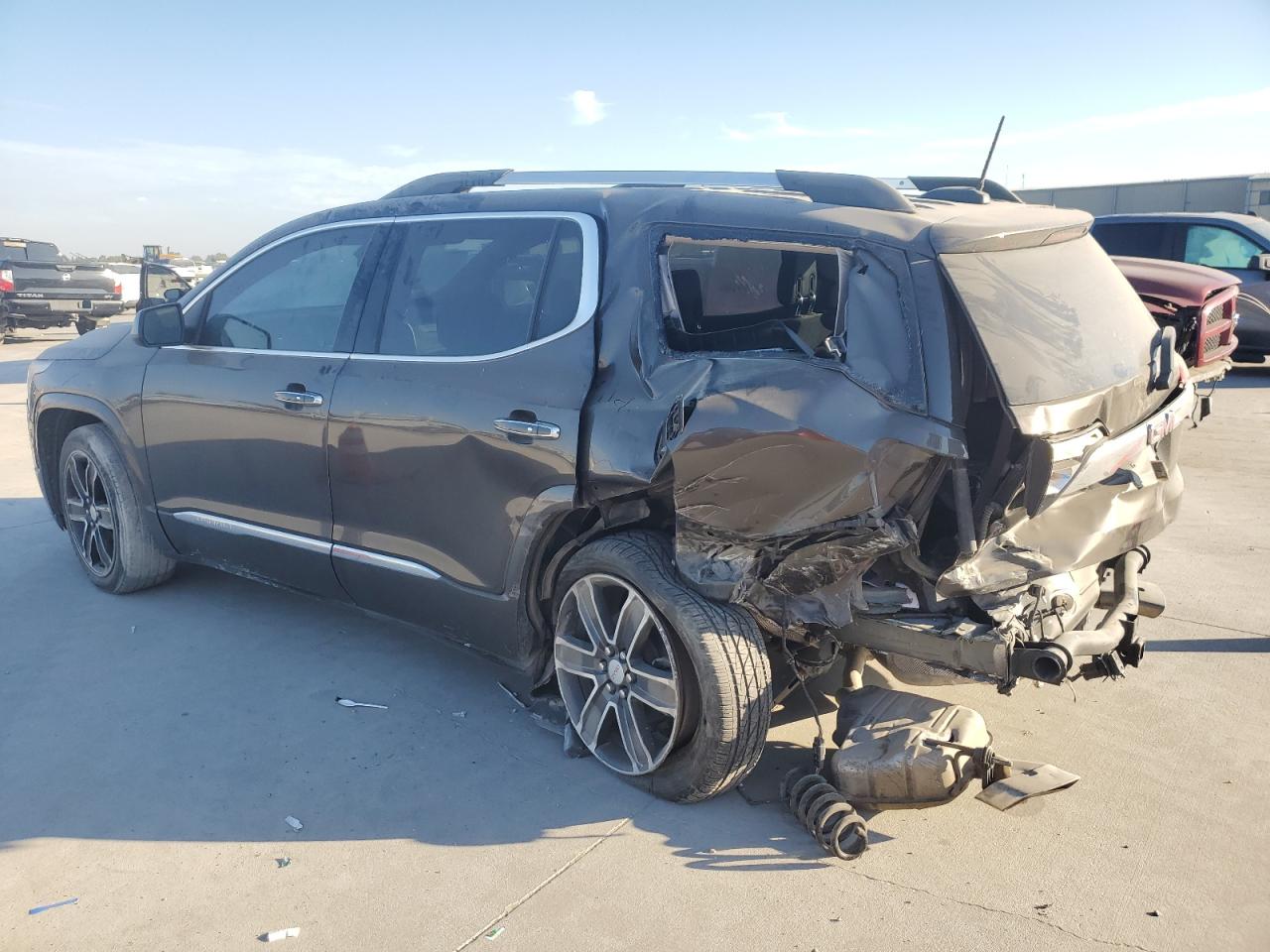 GMC Acadia Denali Image 13