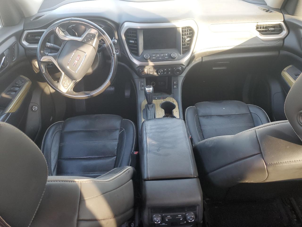 GMC Acadia Denali Image 12