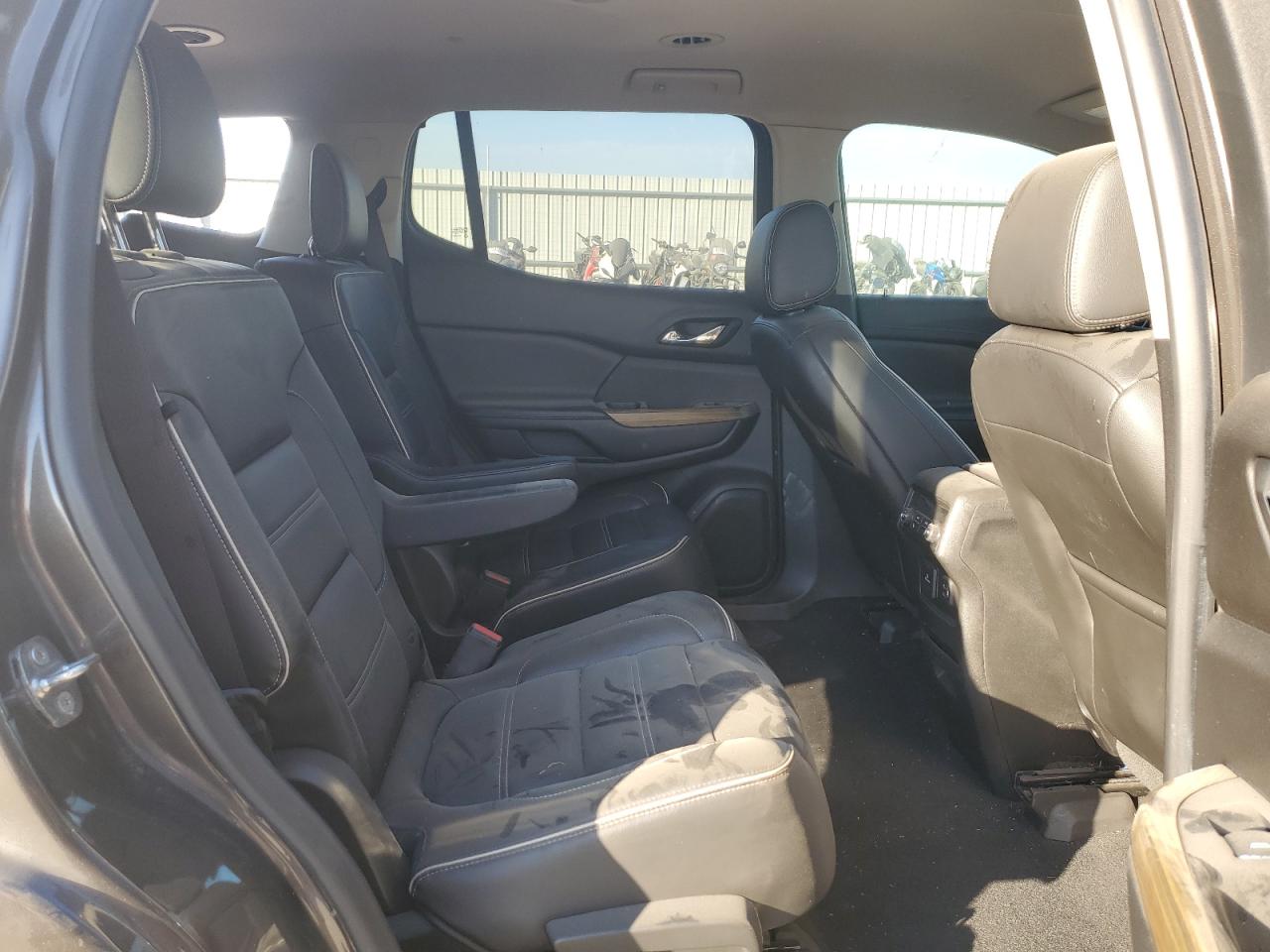 GMC Acadia Denali Image 11