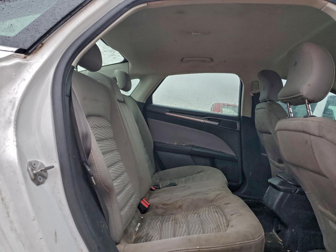 Ford Fusion S Image 11