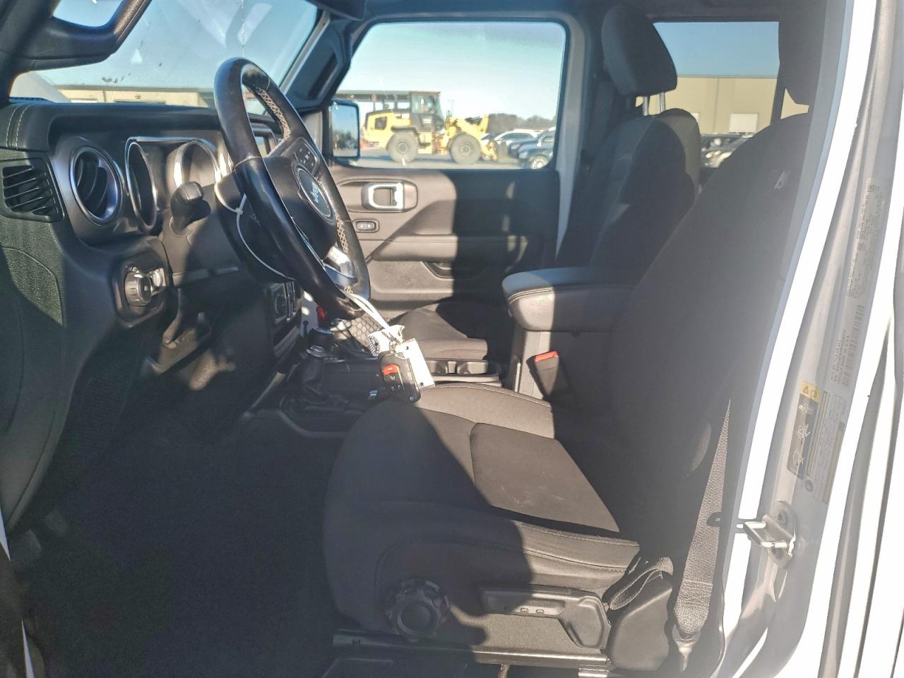 Jeep Wrangler Sahara Image 13