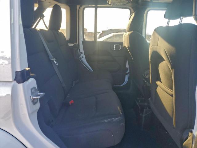 Jeep Wrangler Sahara Image 6