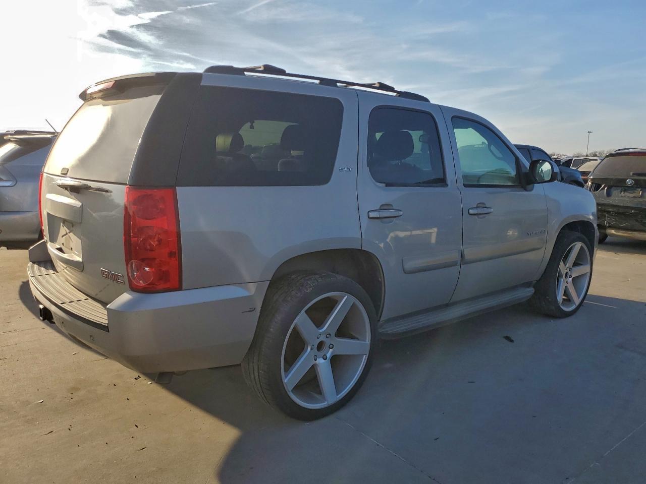 GMC Yukon Image 4