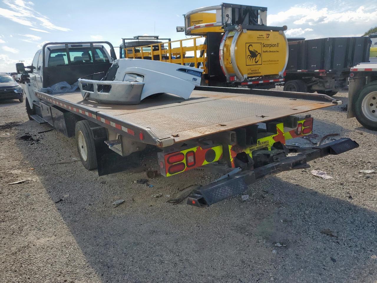 Ford F-650 Super Duty Image 2