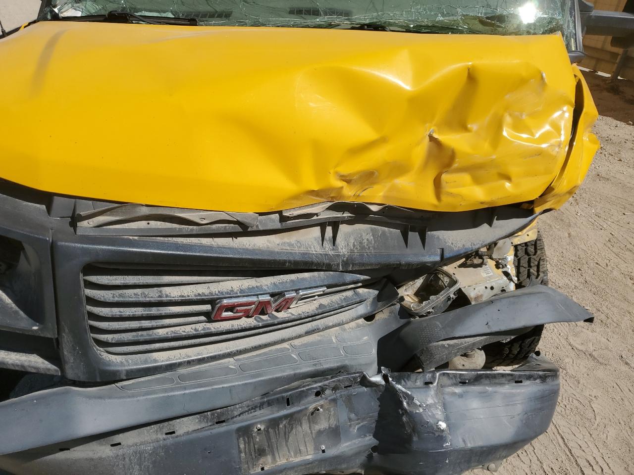 GMC Savana Cutaway G3500 Image 9