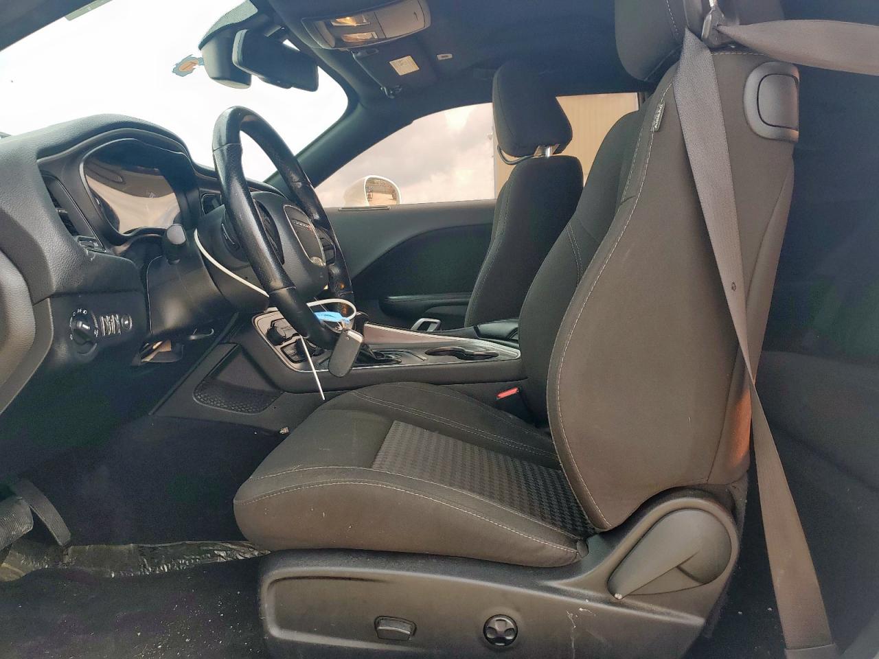 Dodge Challenger Sxt Image 7