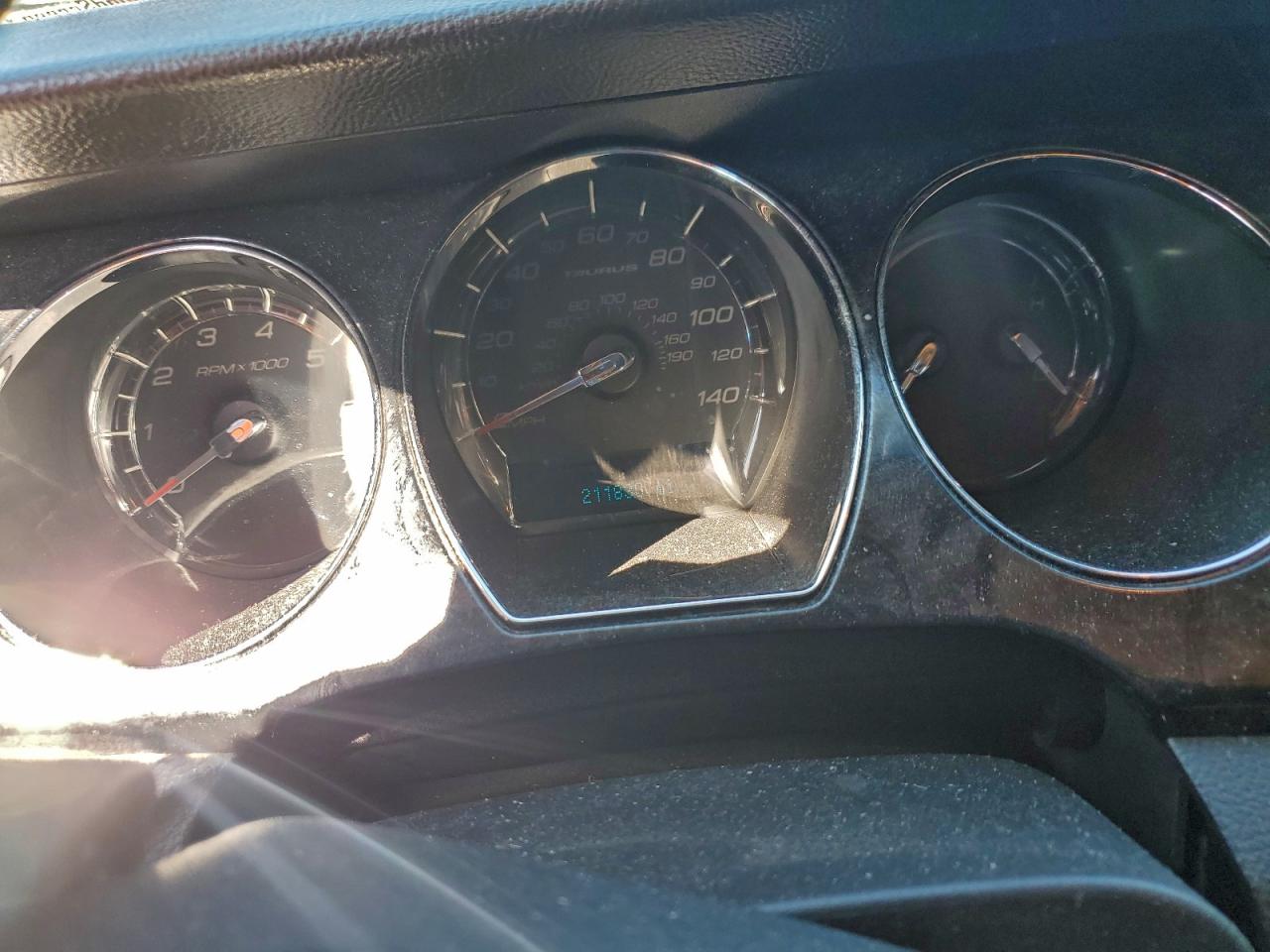 Ford Taurus Limited Image 6