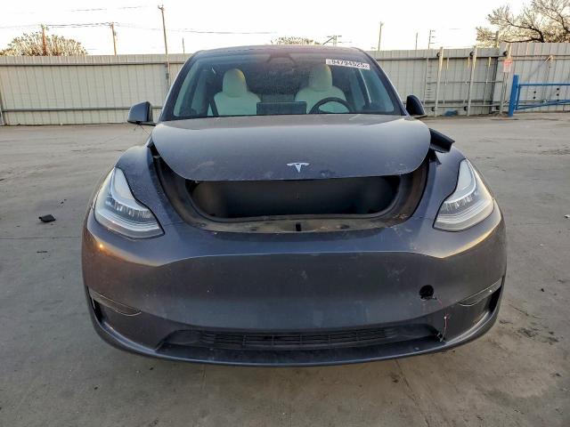 Tesla Model Y Image 6