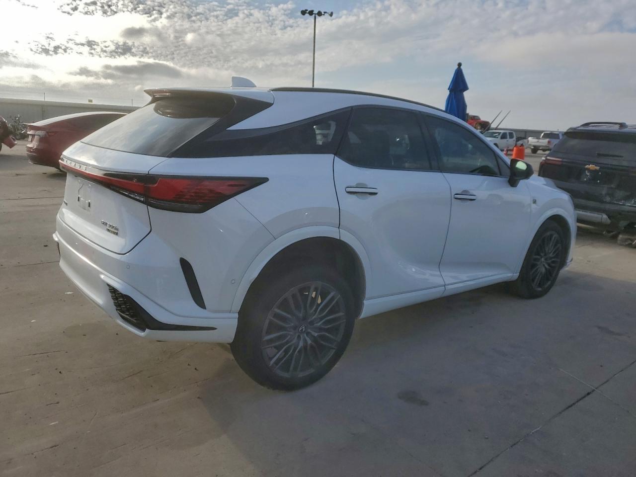 Lexus RX 500h F Sport Image 2