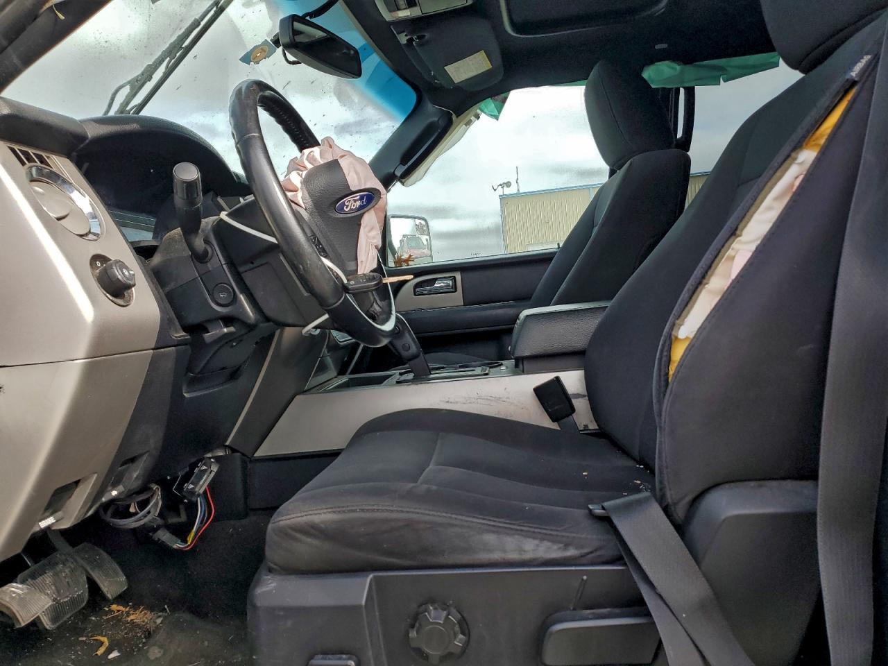 Ford Expedition Xlt Image 2