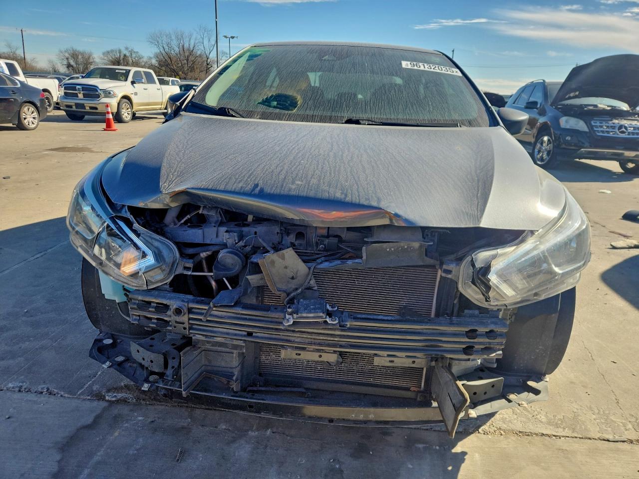 Nissan Versa S Image 4