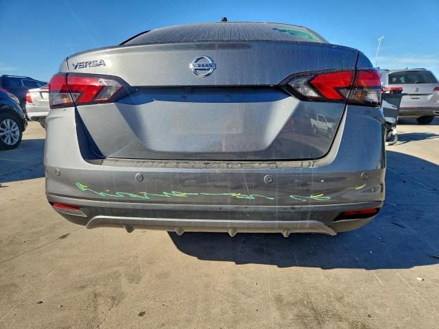 Nissan Versa S Image 8