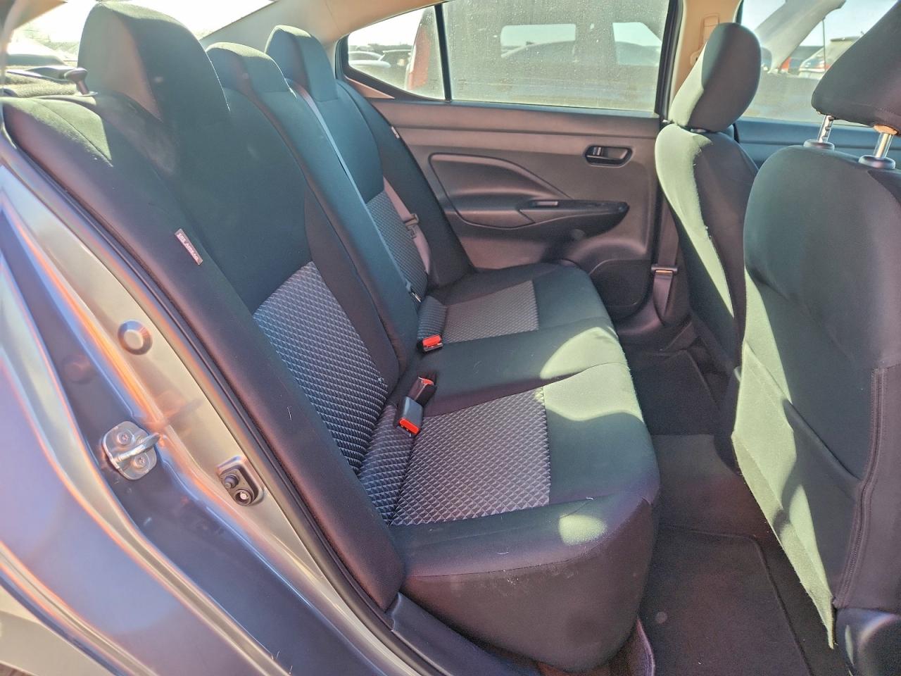 Nissan Versa S Image 5