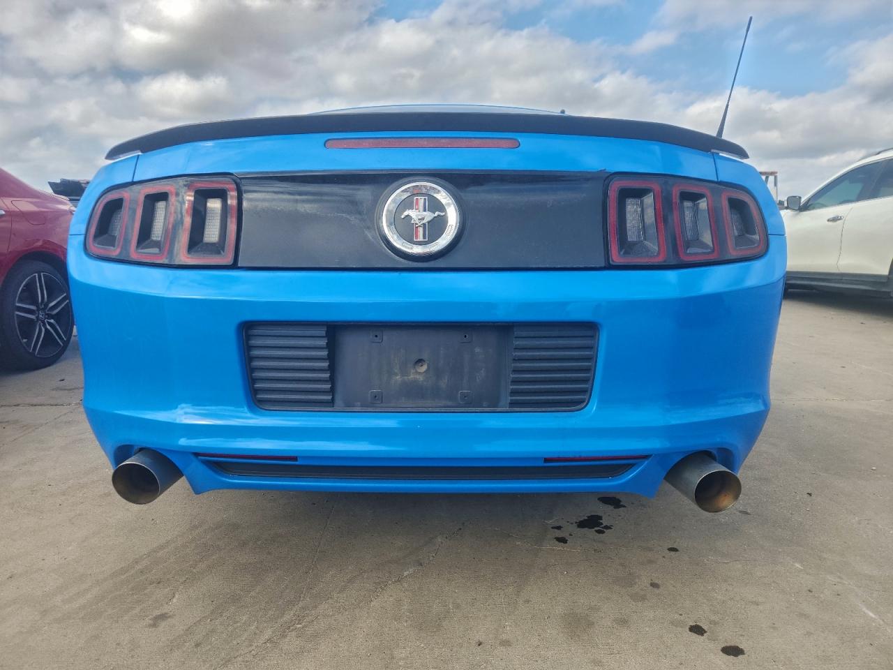 Ford Mustang Image 9