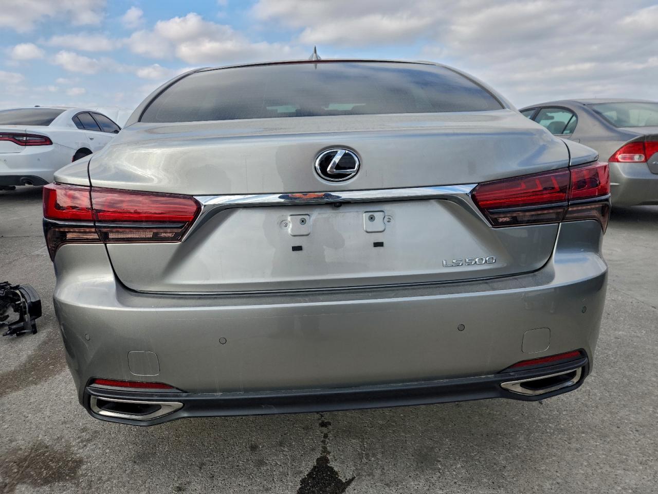 Lexus LS 500 Base Image 4