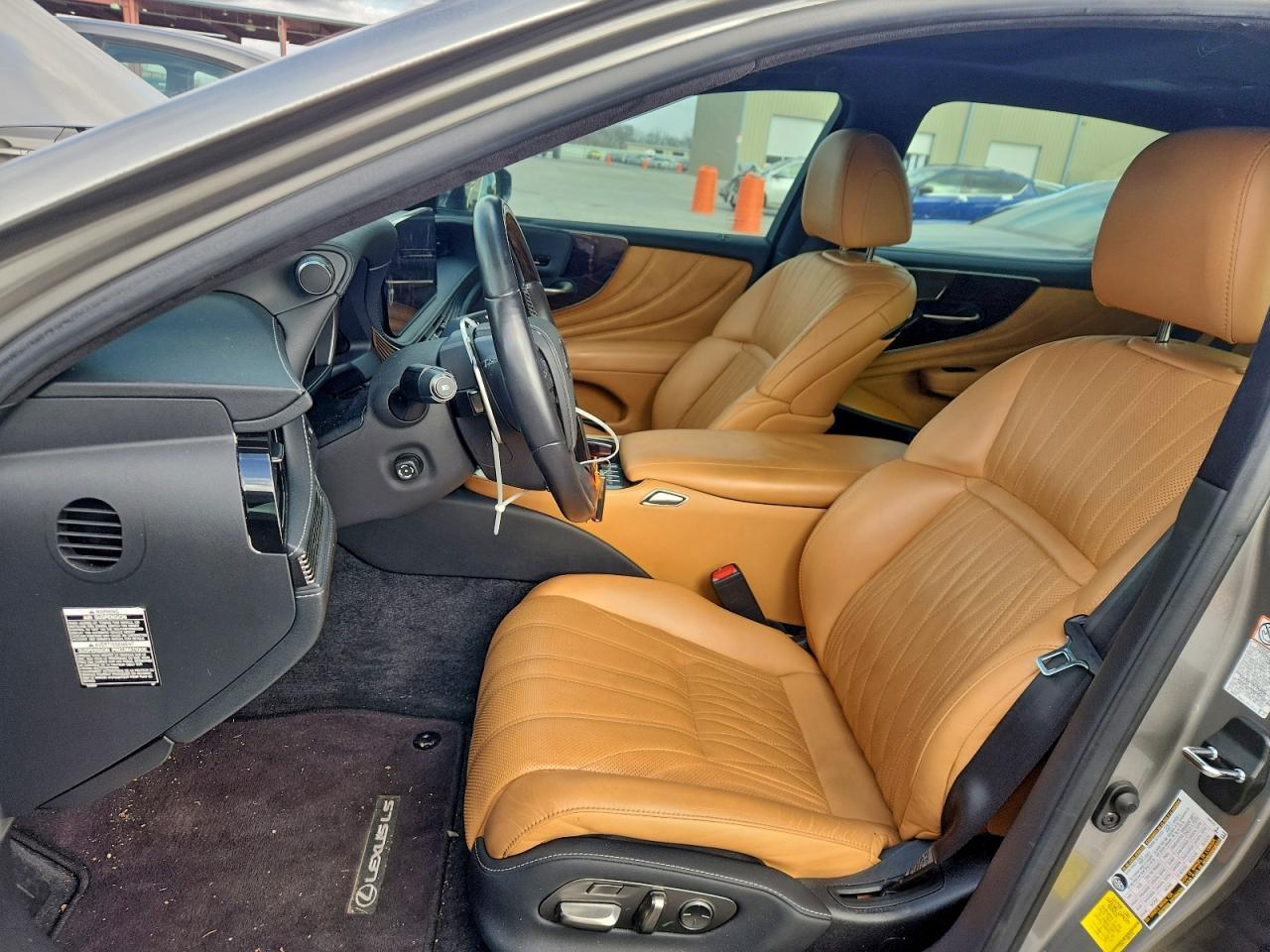 Lexus LS 500 Base Image 6