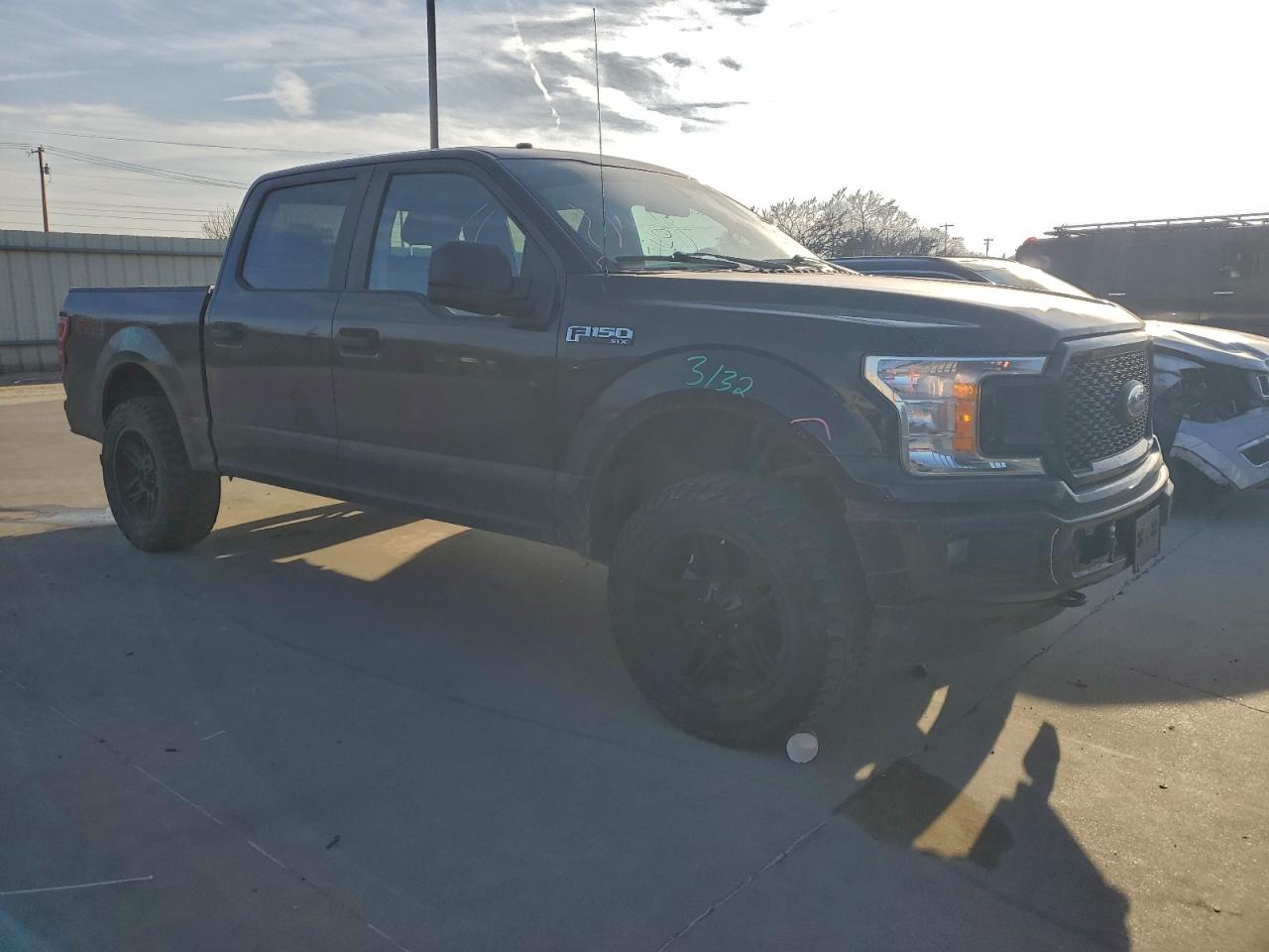 Ford F-150 Supercrew Image 12