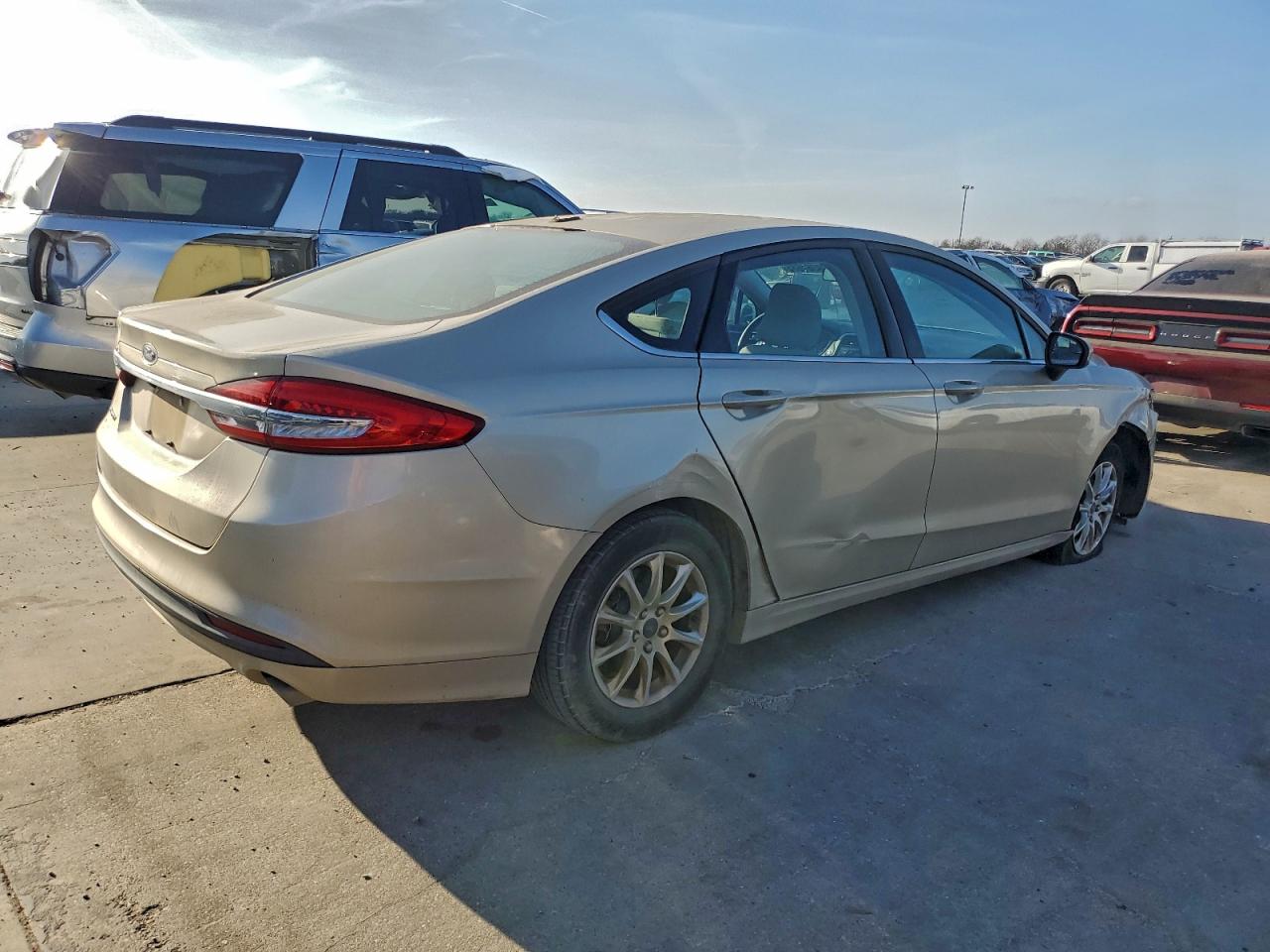 Ford Fusion S Image 5