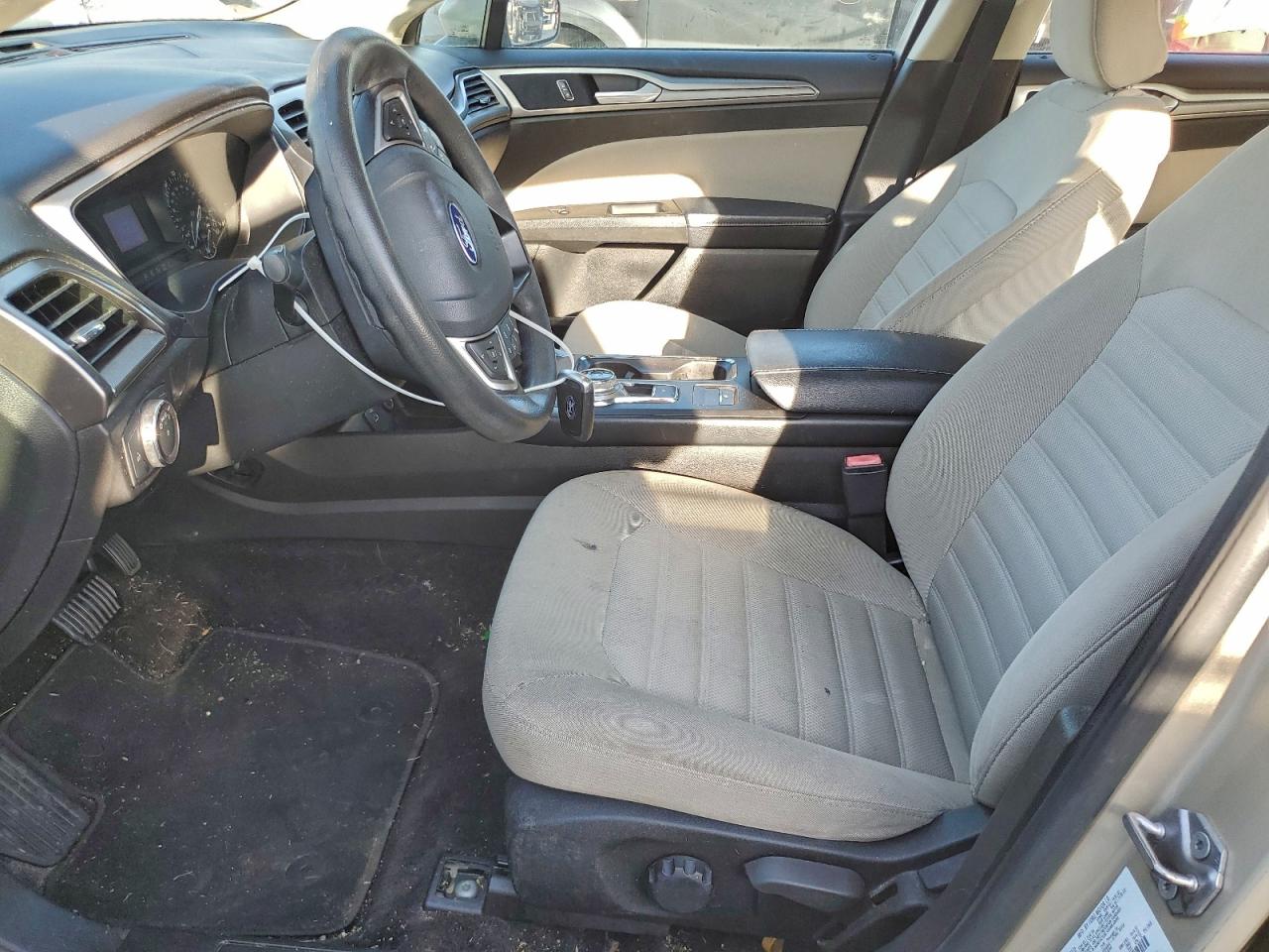 Ford Fusion S Image 11