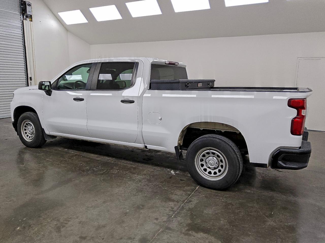 Chevrolet Silverado C1500 Image 3