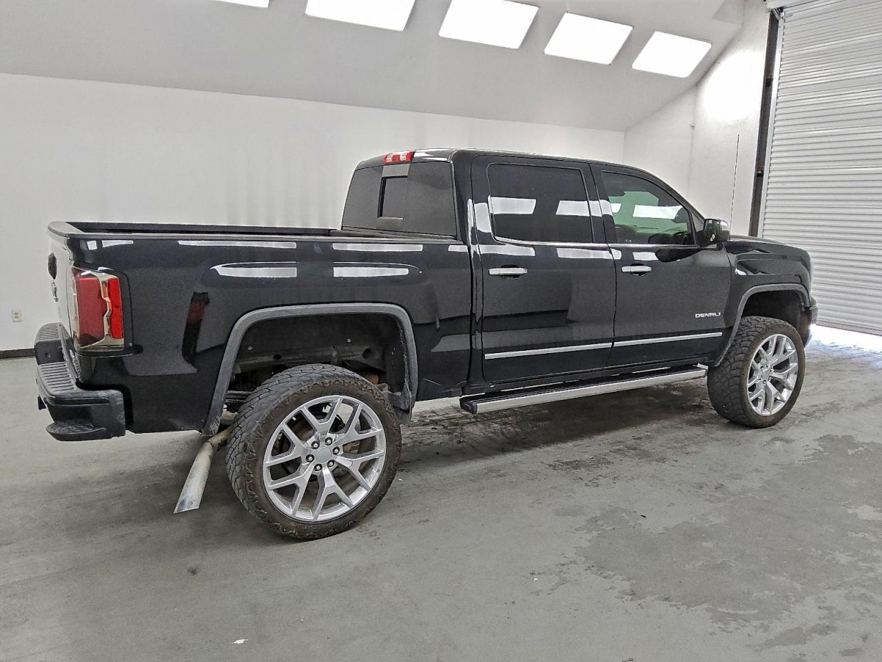 GMC Sierra K1500 Denali Image 4