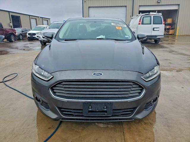Ford Fusion Se Image 2