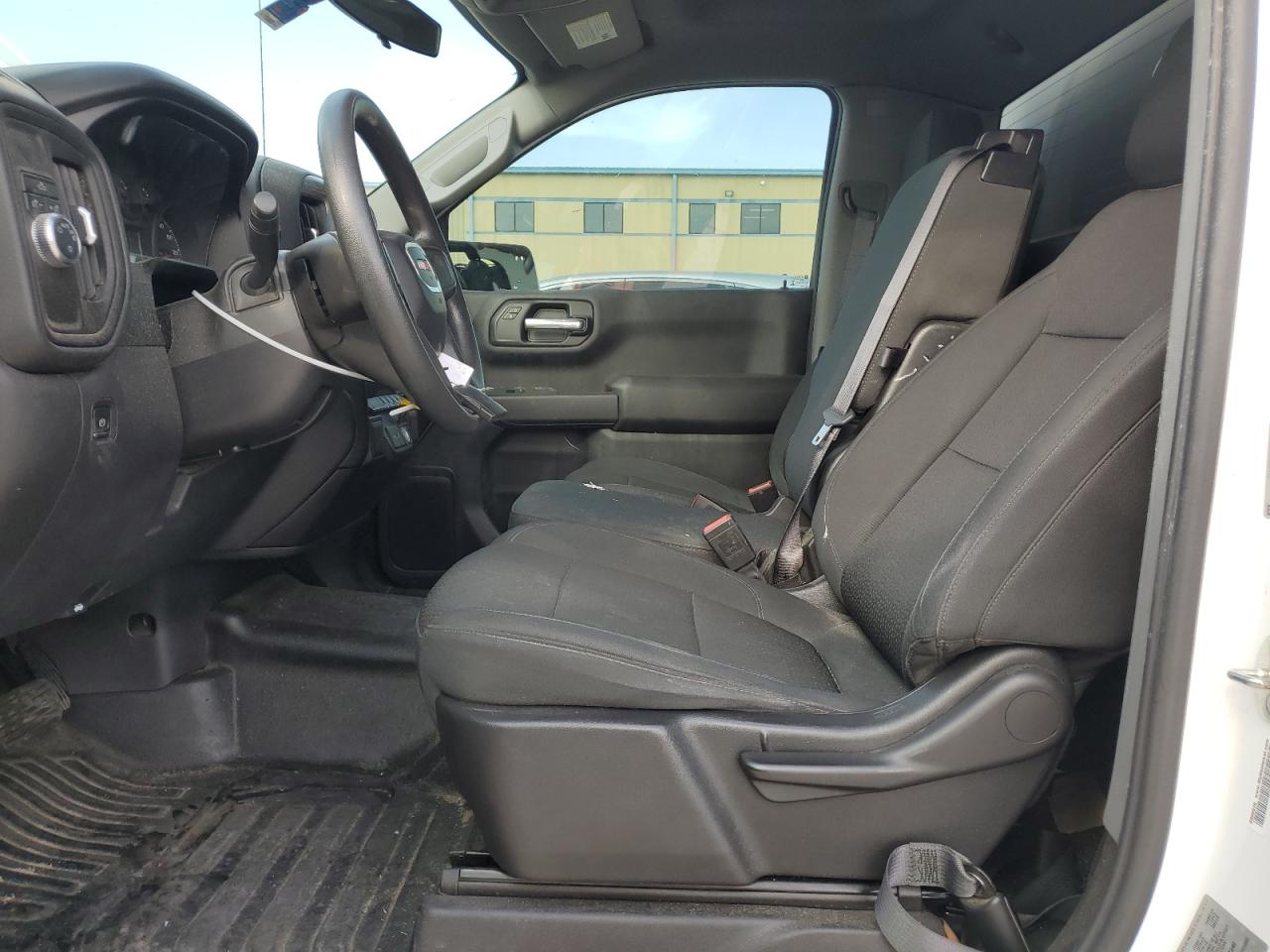 GMC Sierra C1500 Image 5