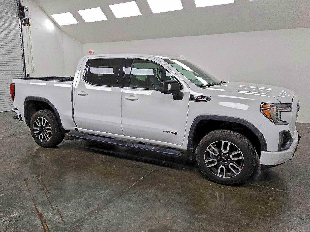 GMC Sierra K1500 At4 Image 2