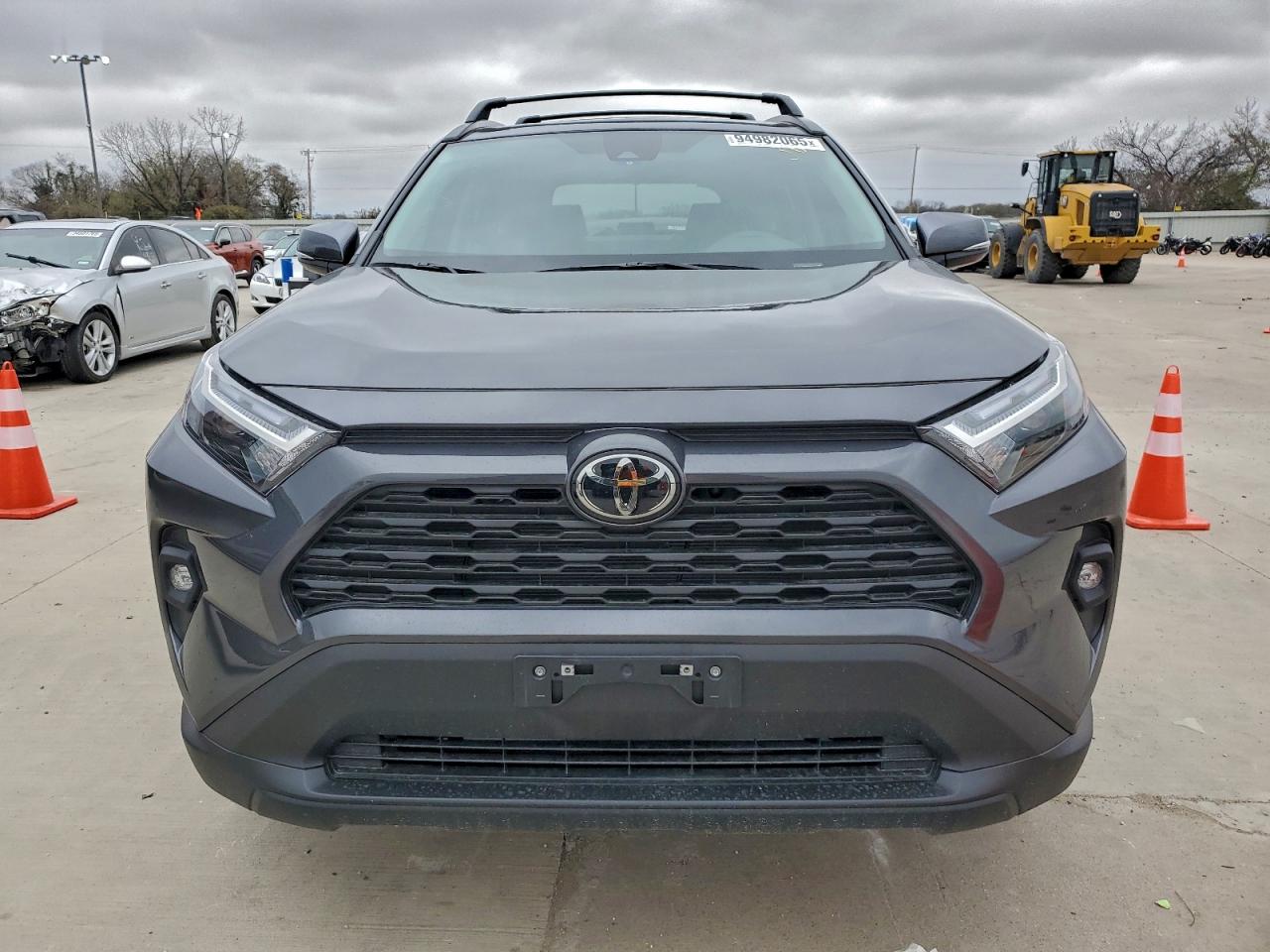 Toyota RAV4 Xle Premium Image 3