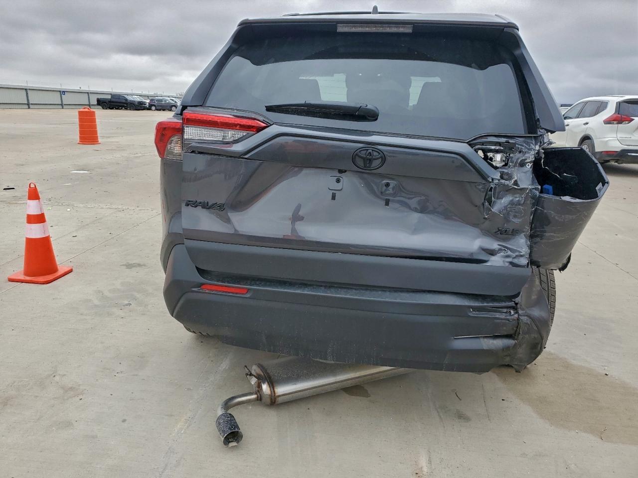 Toyota RAV4 Xle Premium Image 6